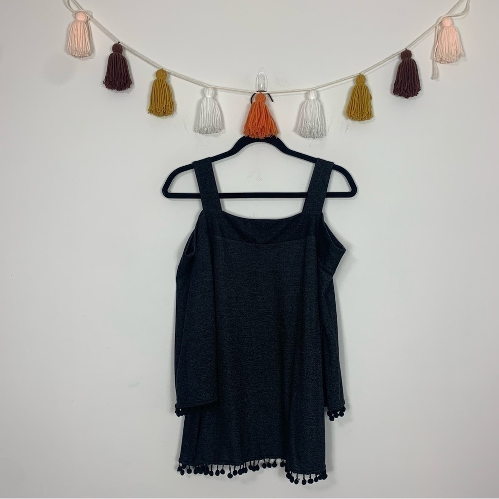 Pebble & Stone Cold Shoulder Pom Pom Trim Dark Gray Knit Top Size Medium - Picture 10 of 10